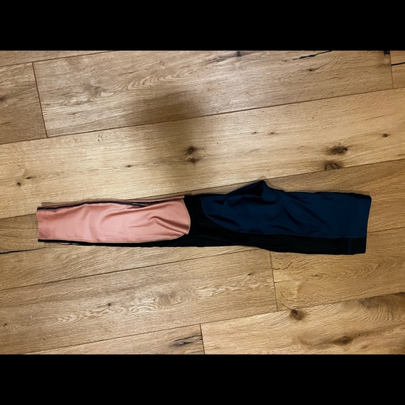 Nike Leggings size small - Picture 2 of 4